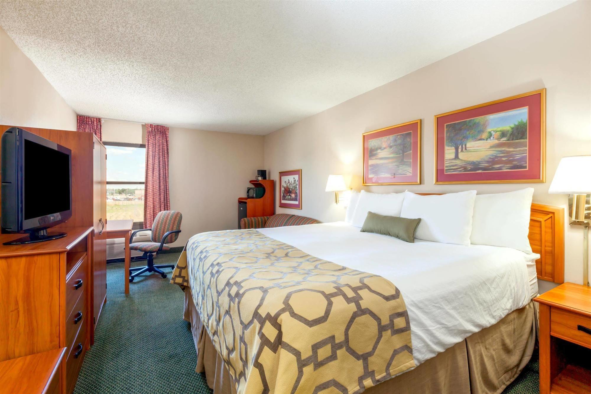Baymont By Wyndham Amarillo East Hotel Exterior photo